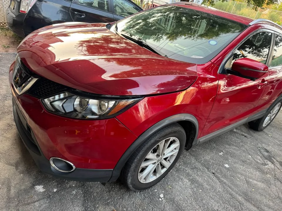 2017 Nissan Rogue - Image 2 of 12