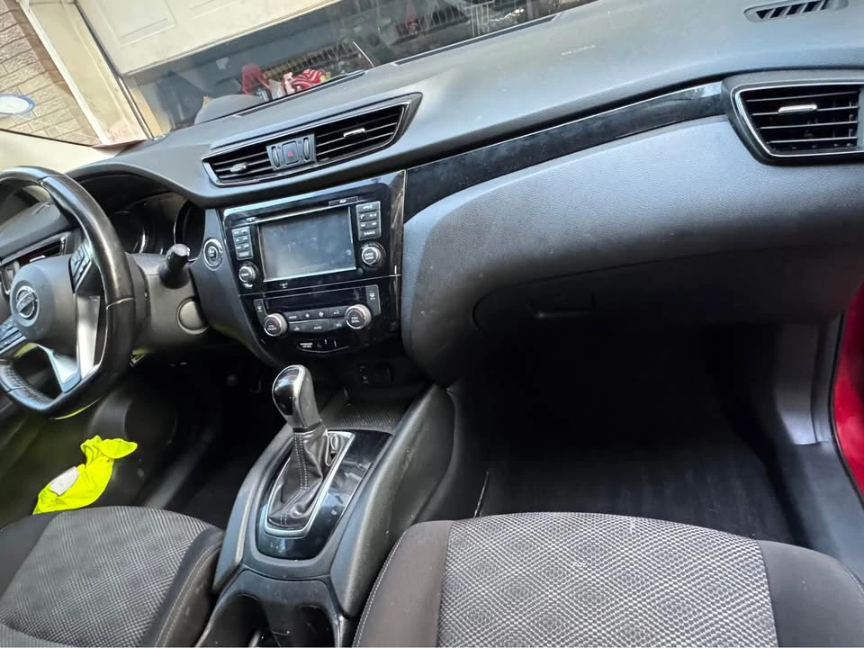 2017 Nissan Rogue - Image 10 of 12