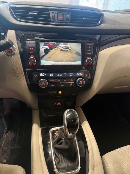 2017 Nissan Rogue - Image 5 of 11