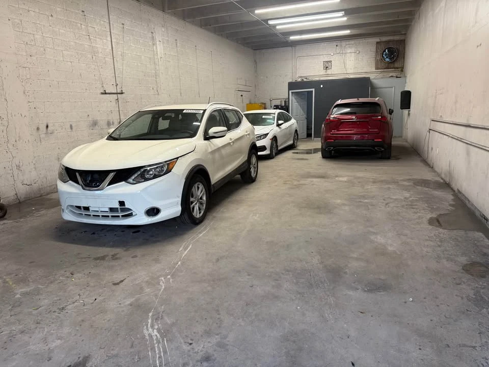2017 Nissan Rogue - Image 2 of 11
