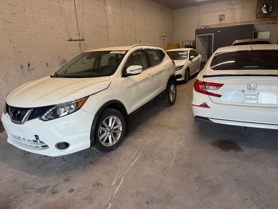 2017 Nissan Rogue - Image 3 of 11