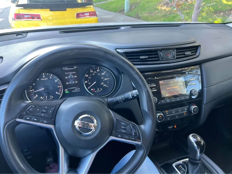 2017 Nissan Rogue - Image 2 of 5