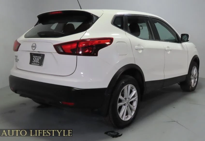 2017 Nissan Rogue - Image 9 of 21