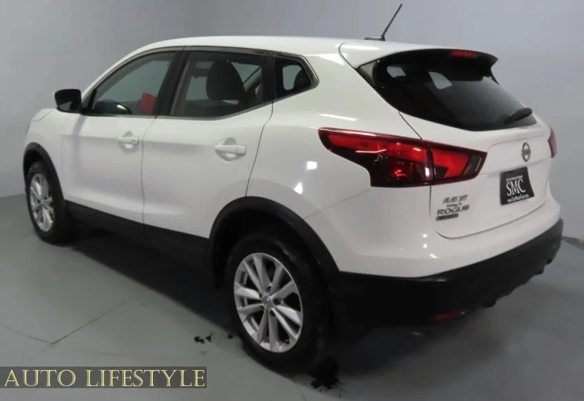 2017 Nissan Rogue - Image 10 of 21