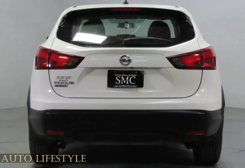 2017 Nissan Rogue - Image 11 of 21