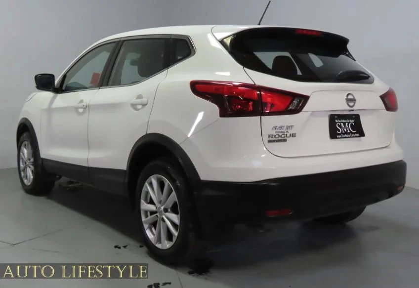 2017 Nissan Rogue - Image 8 of 21