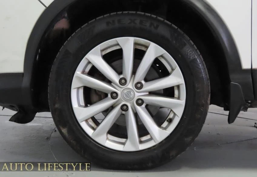 2017 Nissan Rogue - Image 18 of 21