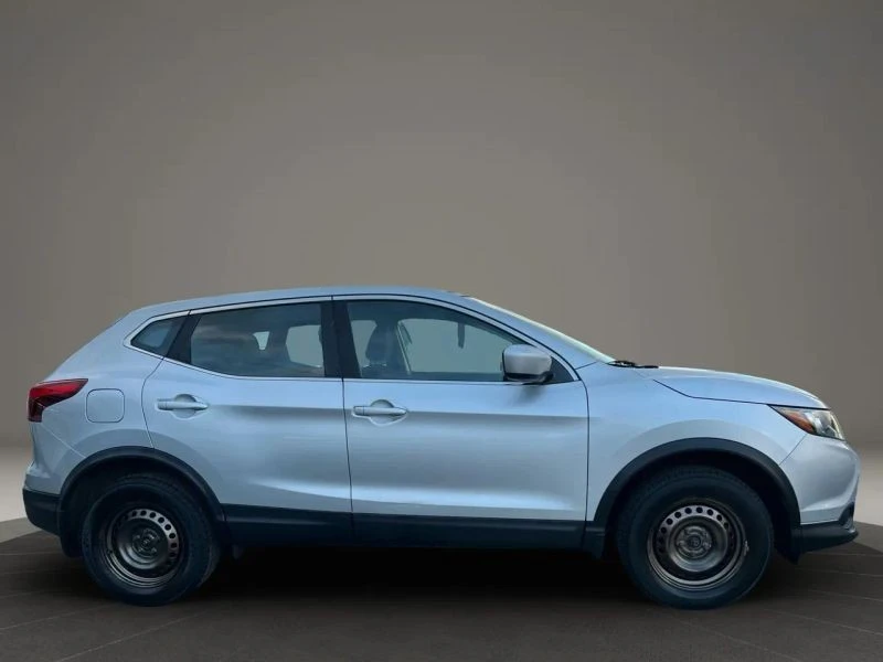 2017 Nissan Rogue - Image 4 of 12