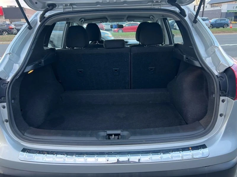 2017 Nissan Rogue - Image 10 of 12