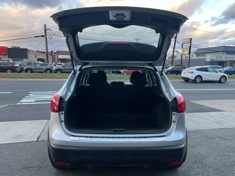 2017 Nissan Rogue - Image 9 of 12