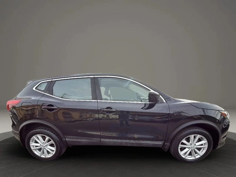 2017 Nissan Rogue - Image 4 of 12