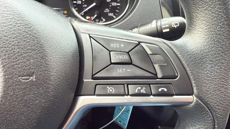 2017 Nissan Rogue - Image 11 of 12