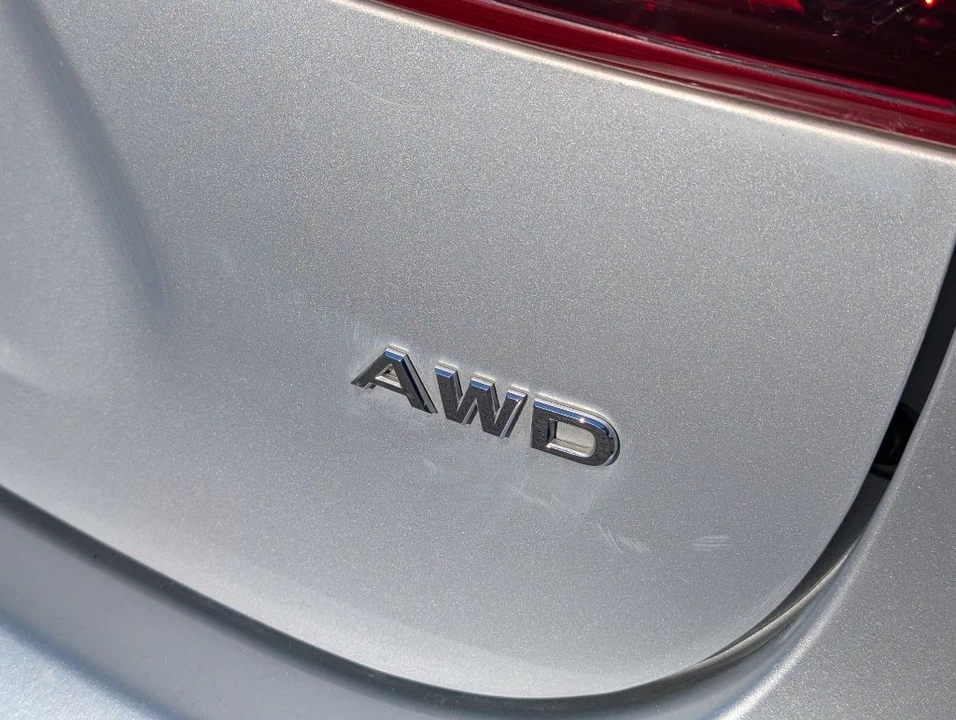 2017 Nissan Rogue - Image 8 of 21