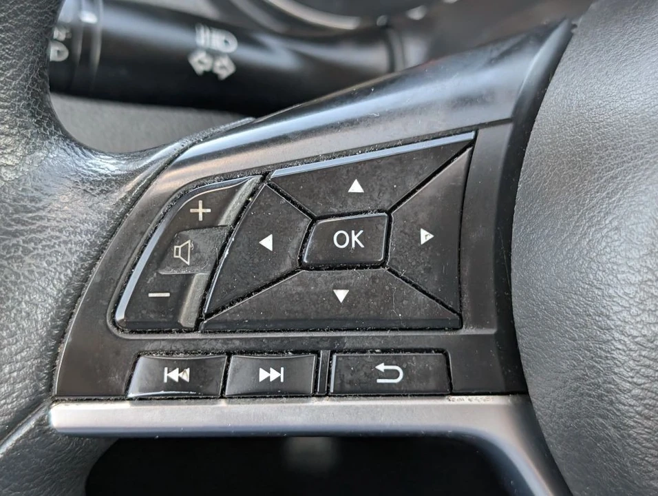 2017 Nissan Rogue - Image 14 of 21