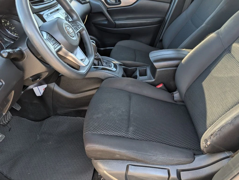 2017 Nissan Rogue - Image 10 of 21