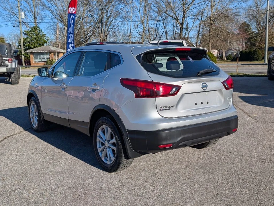 2017 Nissan Rogue - Image 5 of 21
