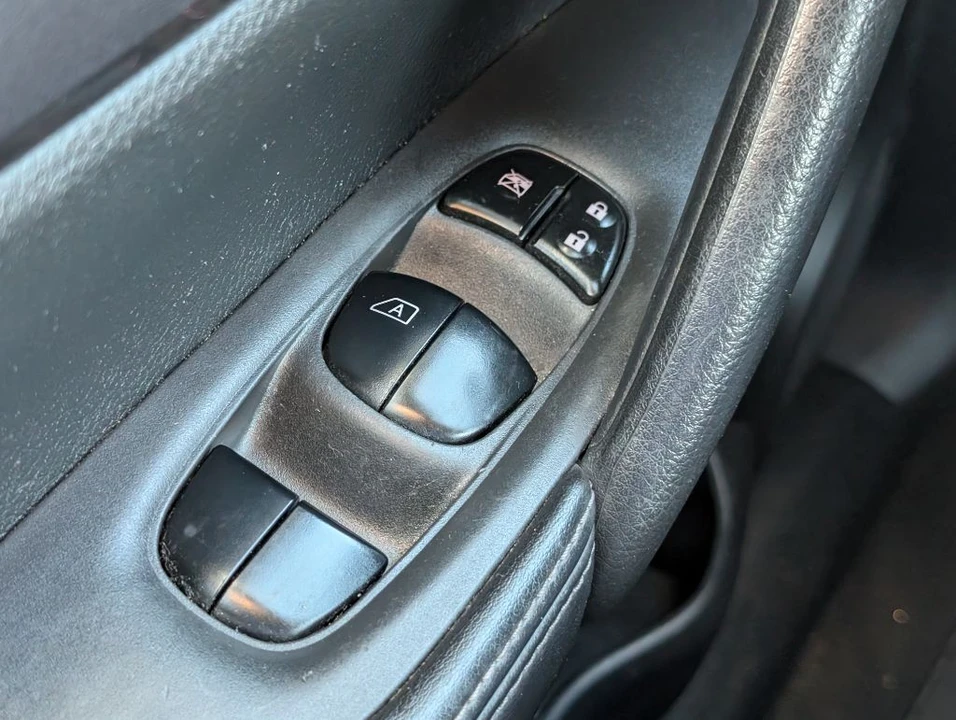 2017 Nissan Rogue - Image 12 of 21