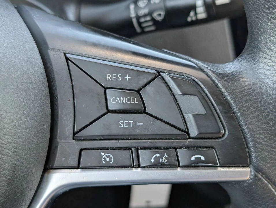 2017 Nissan Rogue - Image 15 of 21