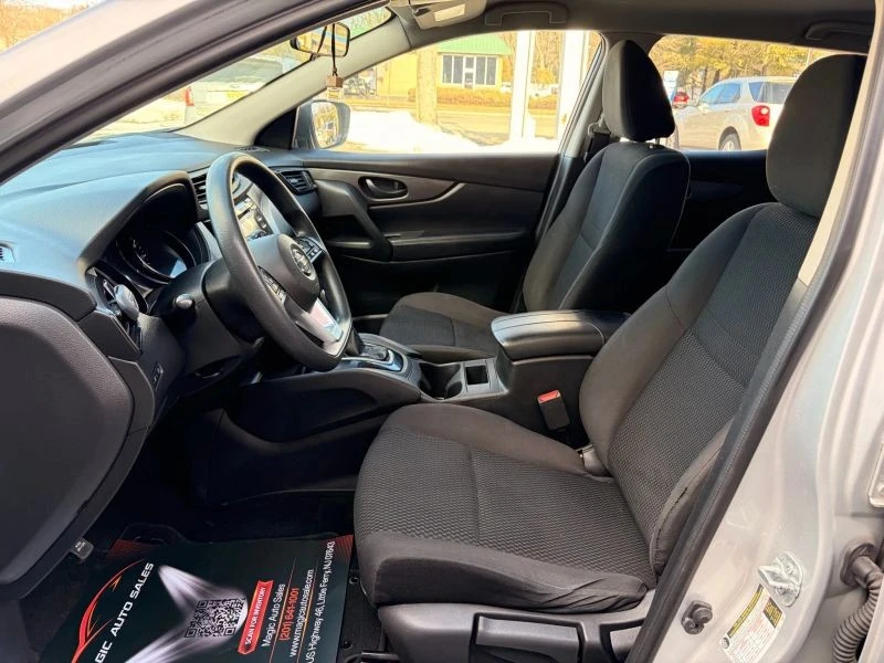 2017 Nissan Rogue - Image 11 of 12