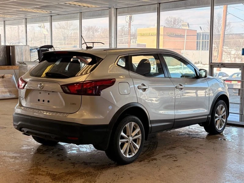 2017 Nissan Rogue - Image 9 of 12