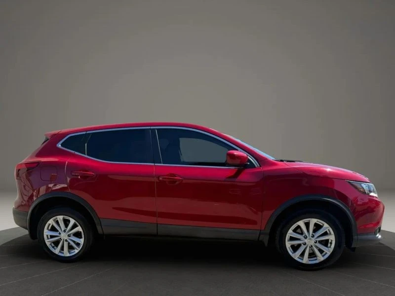 2017 Nissan Rogue - Image 4 of 12