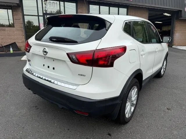 2017 Nissan Rogue - Image 5 of 12