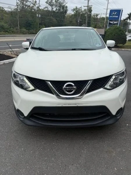 2017 Nissan Rogue - Image 2 of 12