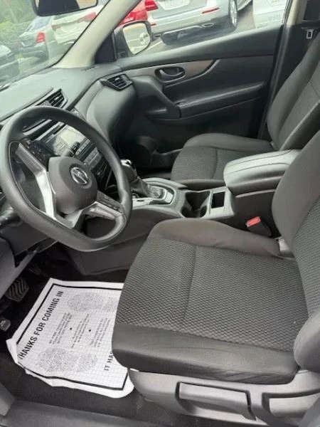 2017 Nissan Rogue - Image 11 of 12