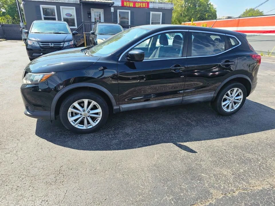 2017 Nissan Rogue - Image 2 of 6