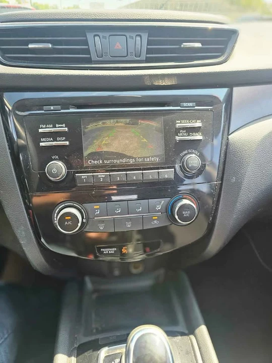 2017 Nissan Rogue - Image 5 of 6