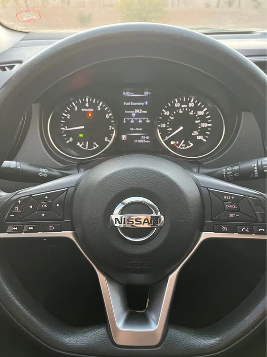 2017 Nissan Rogue - Image 8 of 9