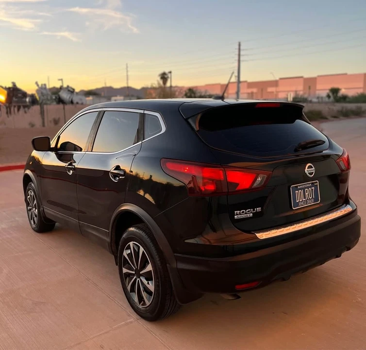 2017 Nissan Rogue - Image 4 of 9