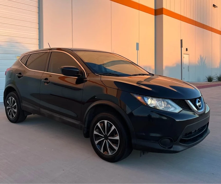 2017 Nissan Rogue - Image 2 of 9