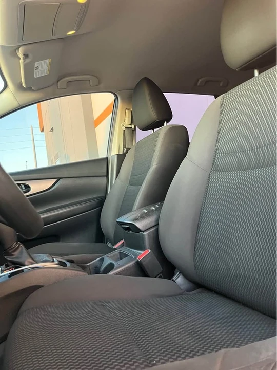 2017 Nissan Rogue - Image 5 of 9