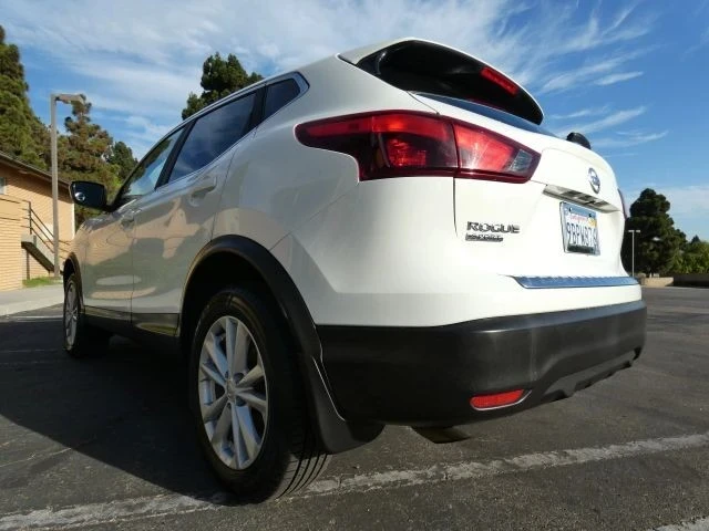 2017 Nissan Rogue - Image 12 of 21