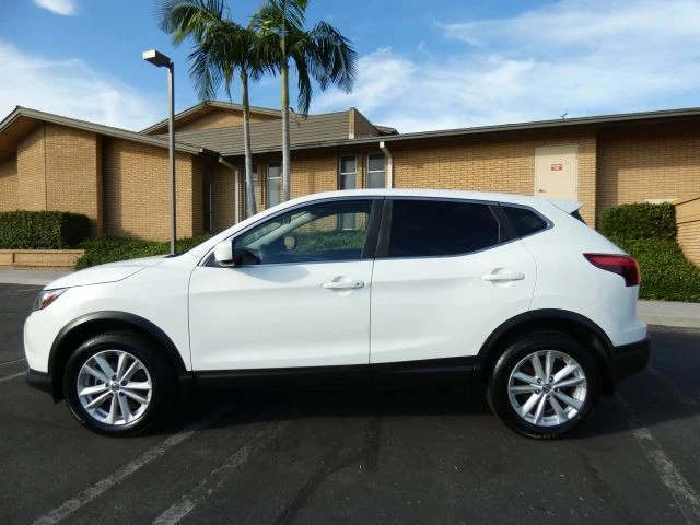 2017 Nissan Rogue - Image 14 of 21