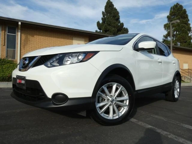 2017 Nissan Rogue - Image 15 of 21