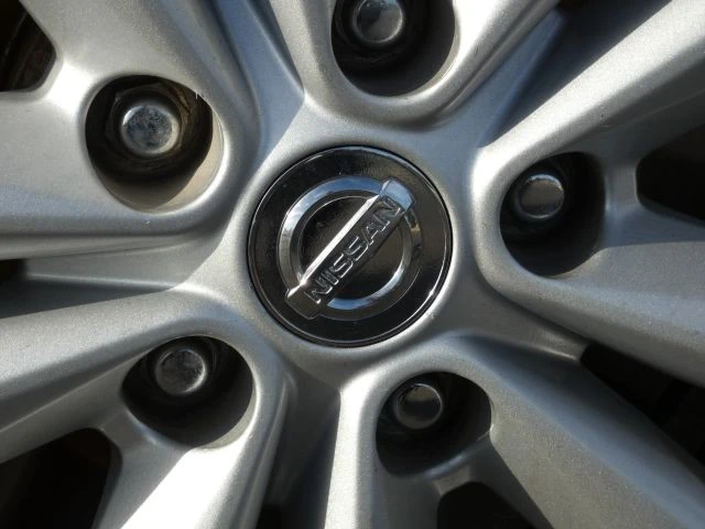 2017 Nissan Rogue - Image 20 of 21