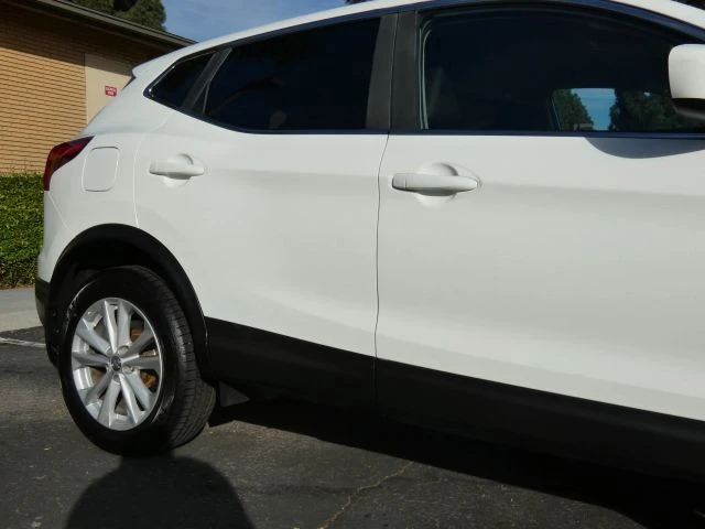 2017 Nissan Rogue - Image 6 of 21