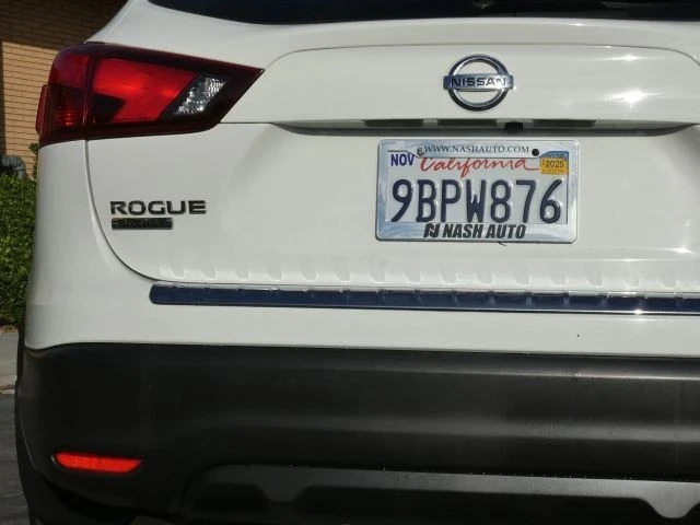 2017 Nissan Rogue - Image 11 of 21