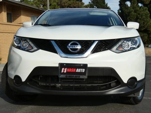 2017 Nissan Rogue - Image 17 of 21