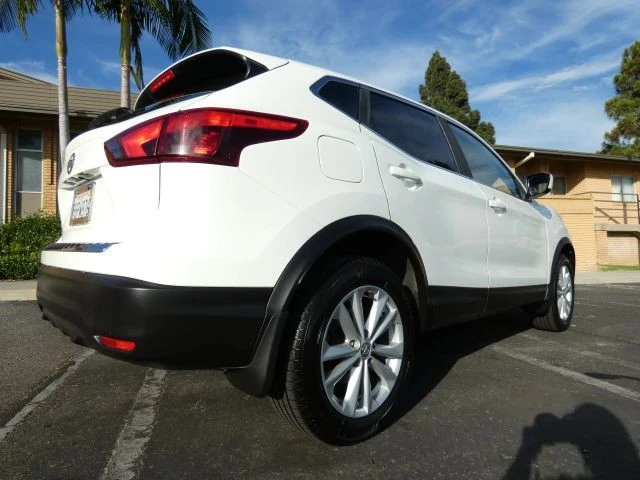 2017 Nissan Rogue - Image 8 of 21