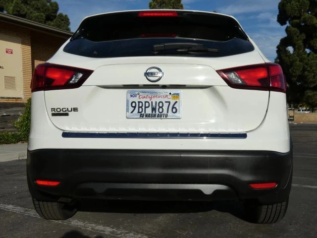 2017 Nissan Rogue - Image 10 of 21
