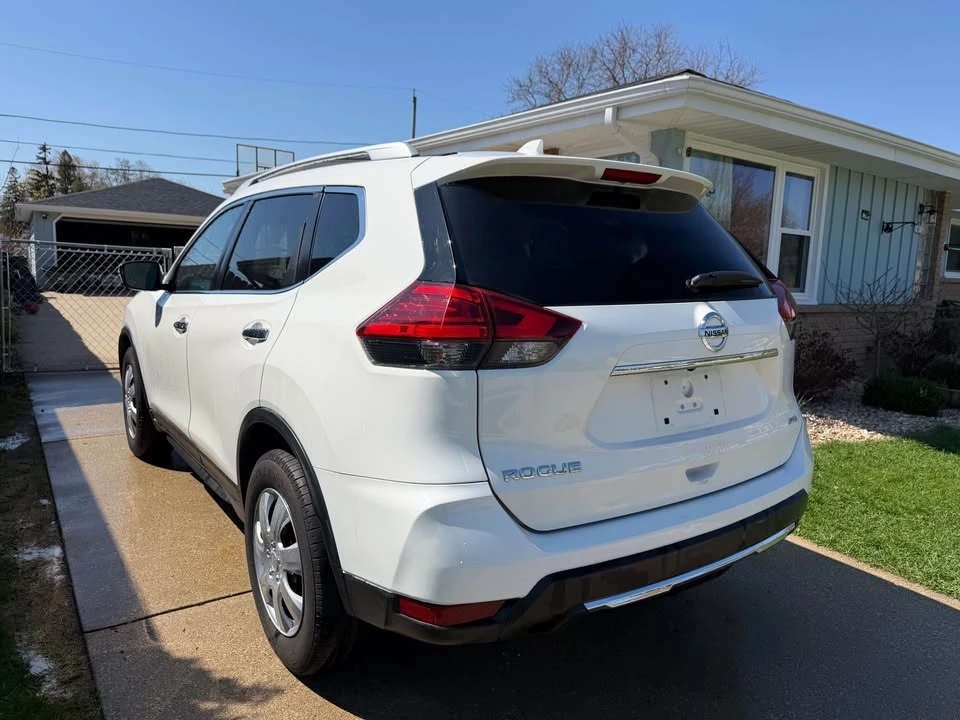 2017 Nissan Rogue - Image 6 of 11
