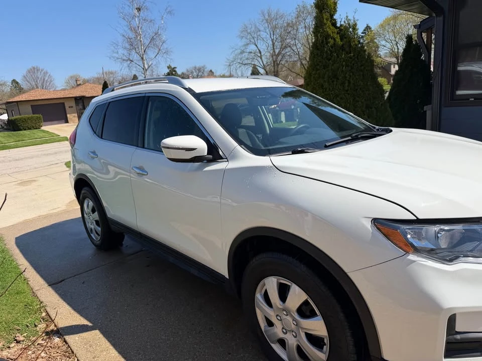 2017 Nissan Rogue - Image 3 of 11