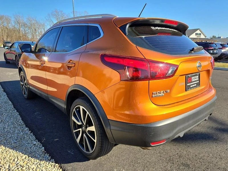 2017 Nissan Rogue - Image 3 of 4