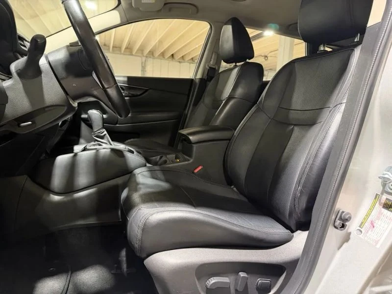 2017 Nissan Rogue - Image 9 of 12