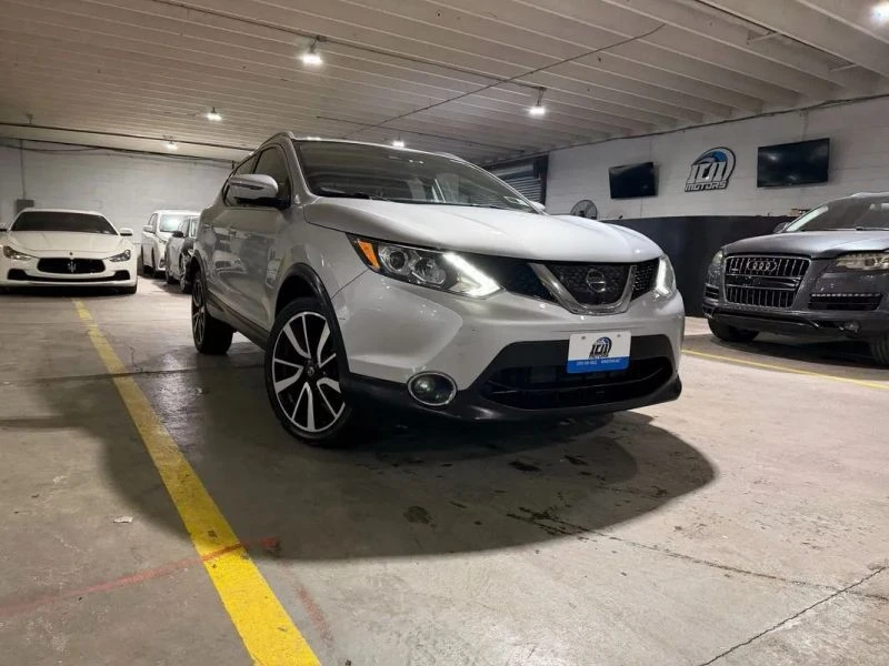 2017 Nissan Rogue - Image 6 of 12