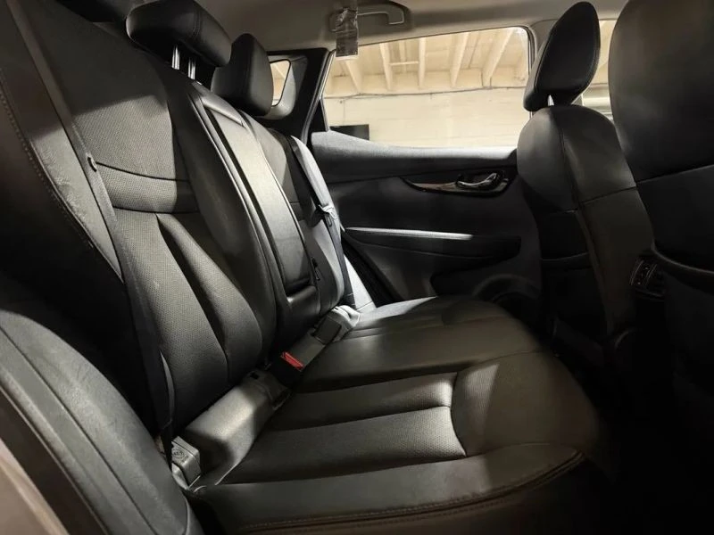 2017 Nissan Rogue - Image 11 of 12
