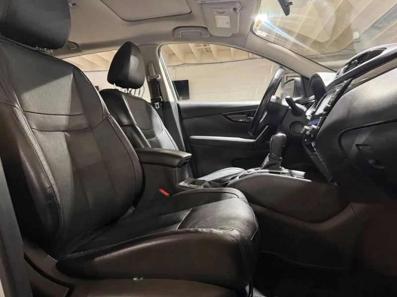 2017 Nissan Rogue - Image 10 of 12